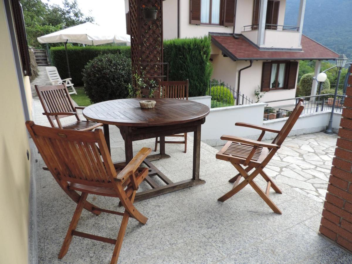 Casa Vacanza Il Glicine Casale Corte Cerro エクステリア 写真