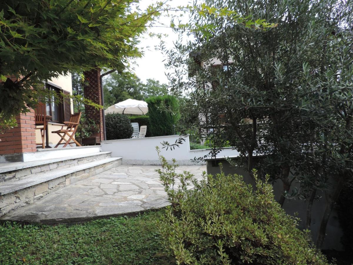 Casa Vacanza Il Glicine Casale Corte Cerro エクステリア 写真