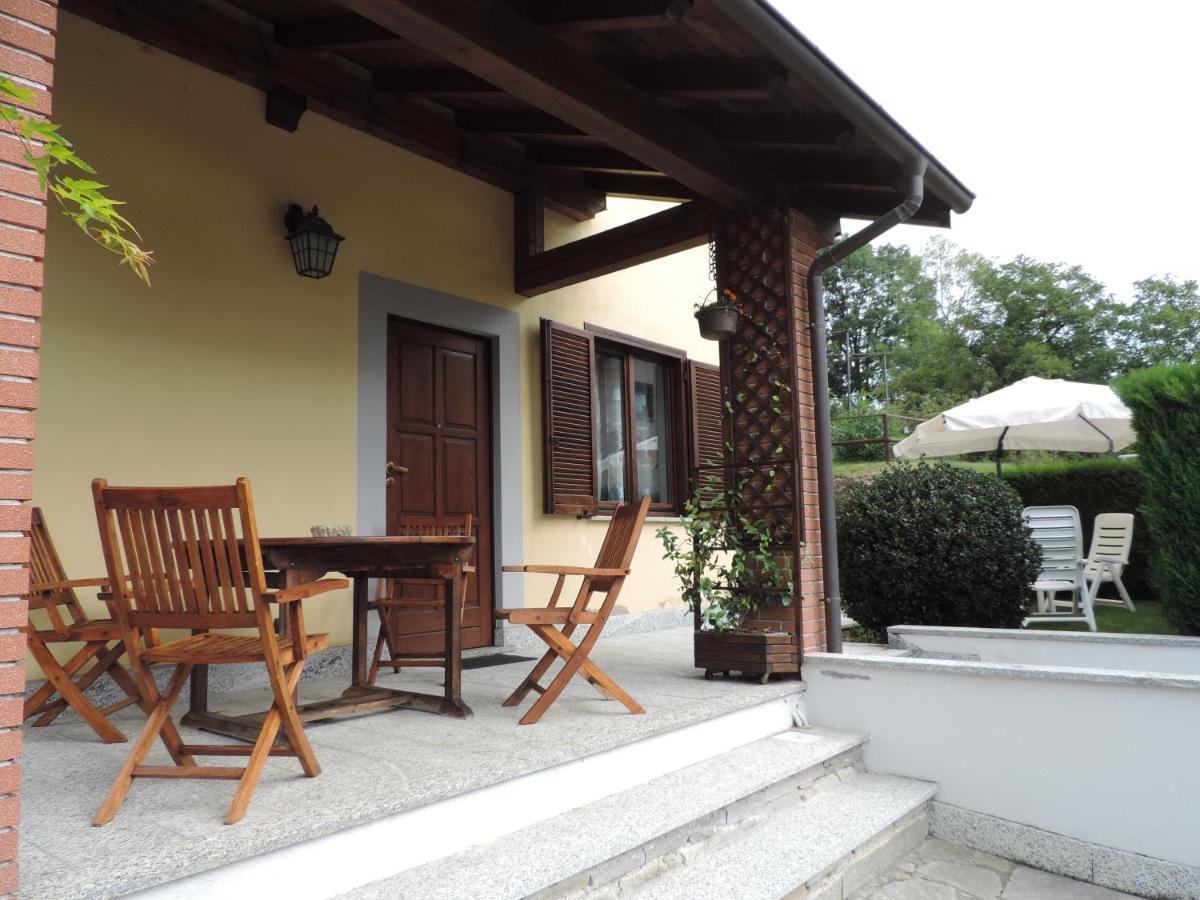 Casa Vacanza Il Glicine Casale Corte Cerro エクステリア 写真