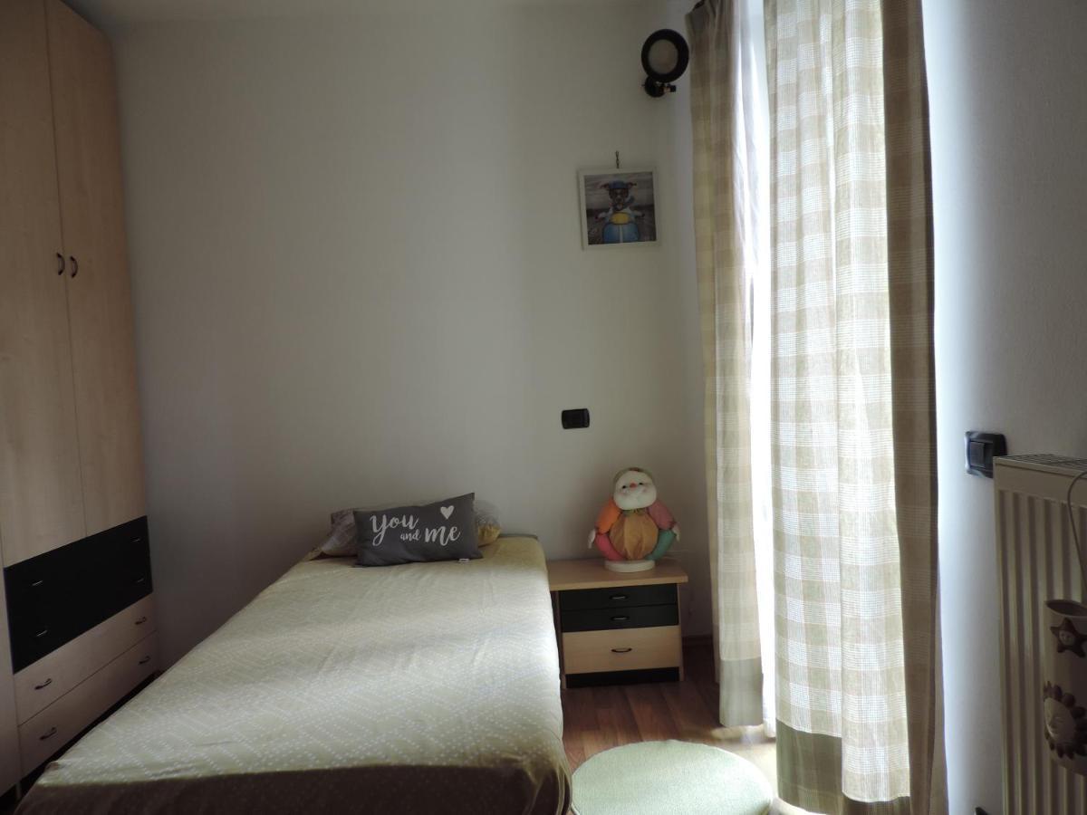 Casa Vacanza Il Glicine Casale Corte Cerro エクステリア 写真