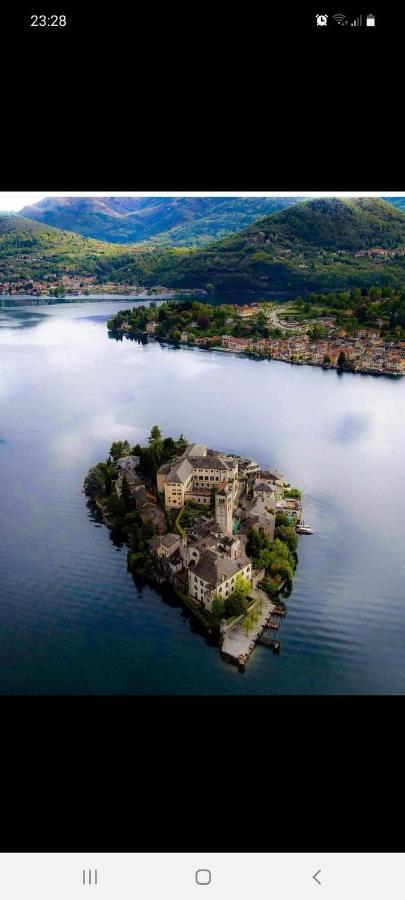 Casa Vacanza Il Glicine Casale Corte Cerro エクステリア 写真