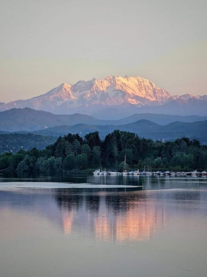 Casa Vacanza Il Glicine Casale Corte Cerro エクステリア 写真