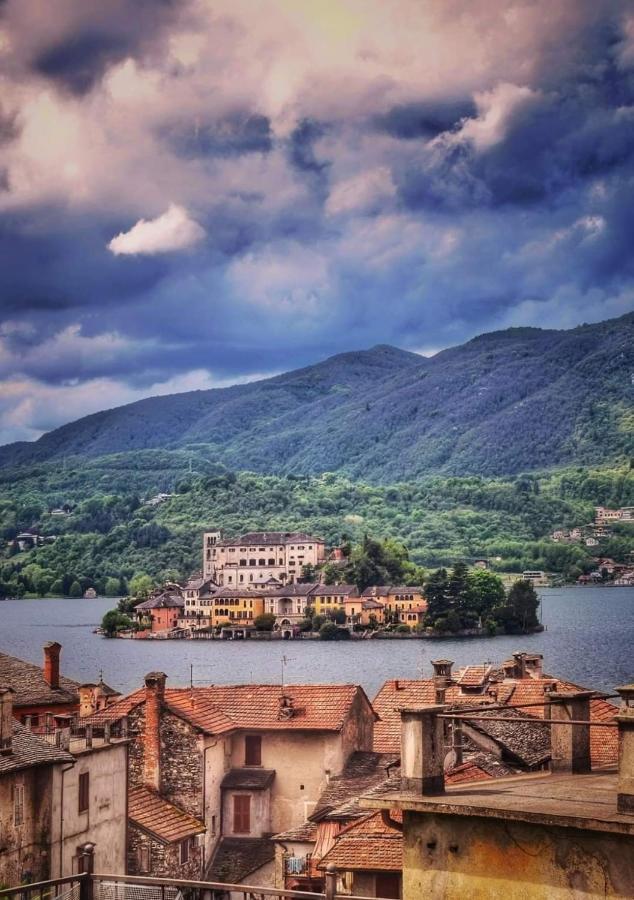 Casa Vacanza Il Glicine Casale Corte Cerro エクステリア 写真