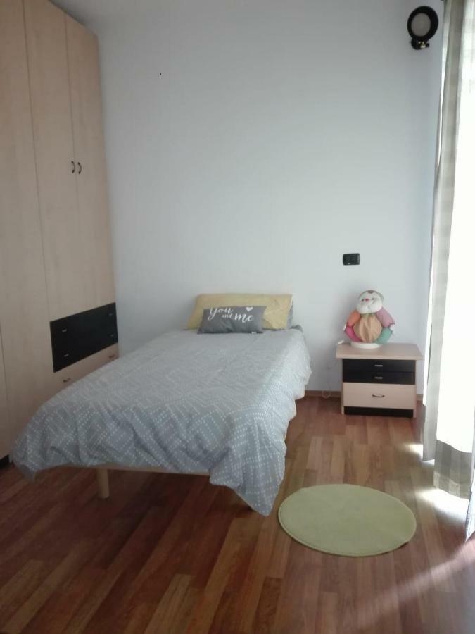 Casa Vacanza Il Glicine Casale Corte Cerro エクステリア 写真