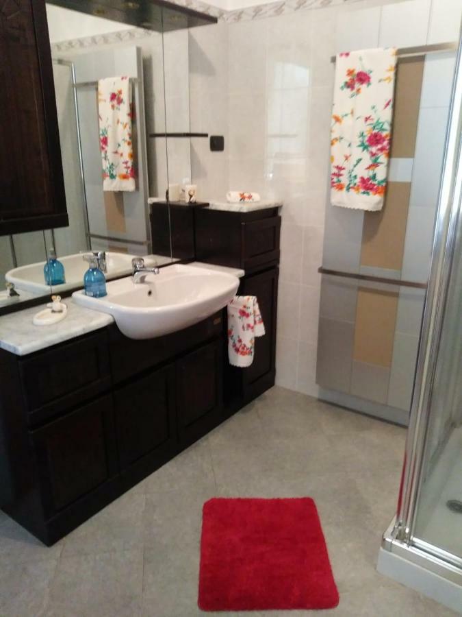Casa Vacanza Il Glicine Casale Corte Cerro エクステリア 写真