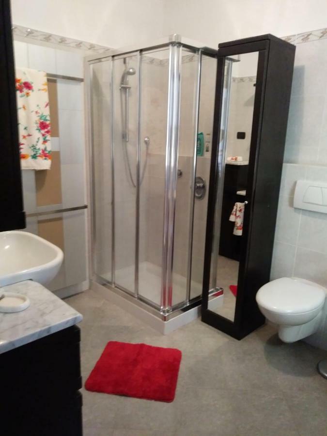 Casa Vacanza Il Glicine Casale Corte Cerro エクステリア 写真