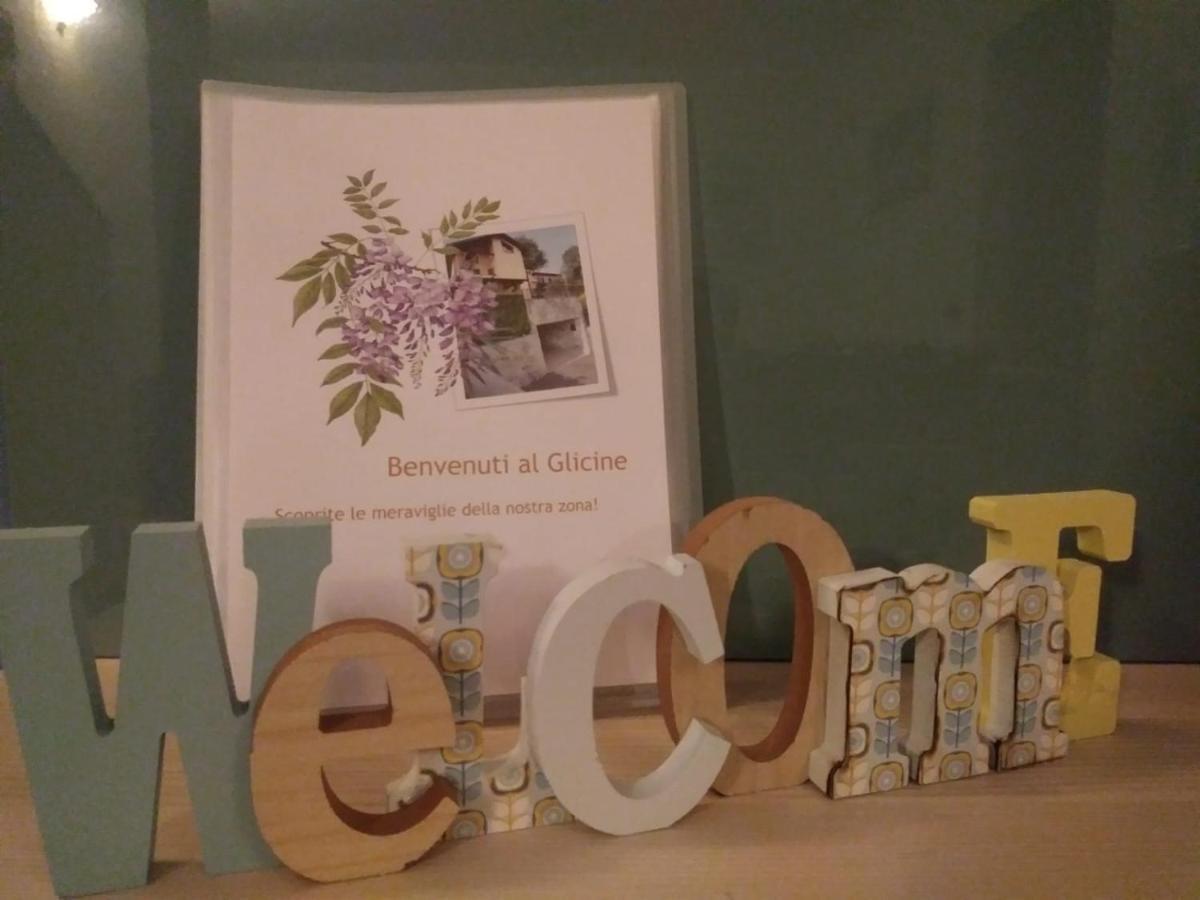 Casa Vacanza Il Glicine Casale Corte Cerro エクステリア 写真